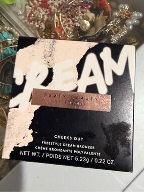 Fenty Beauty Cheeks Out Freestyle Cream Bronzer - Cream & Black Packaging